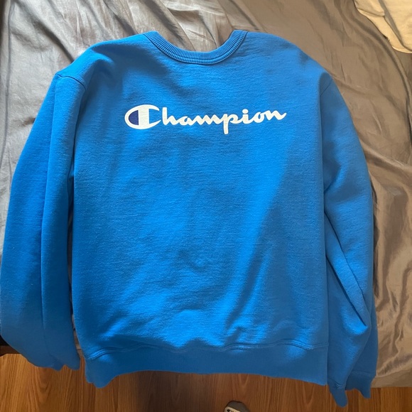 Champion Crewneck - Picture 1 of 4